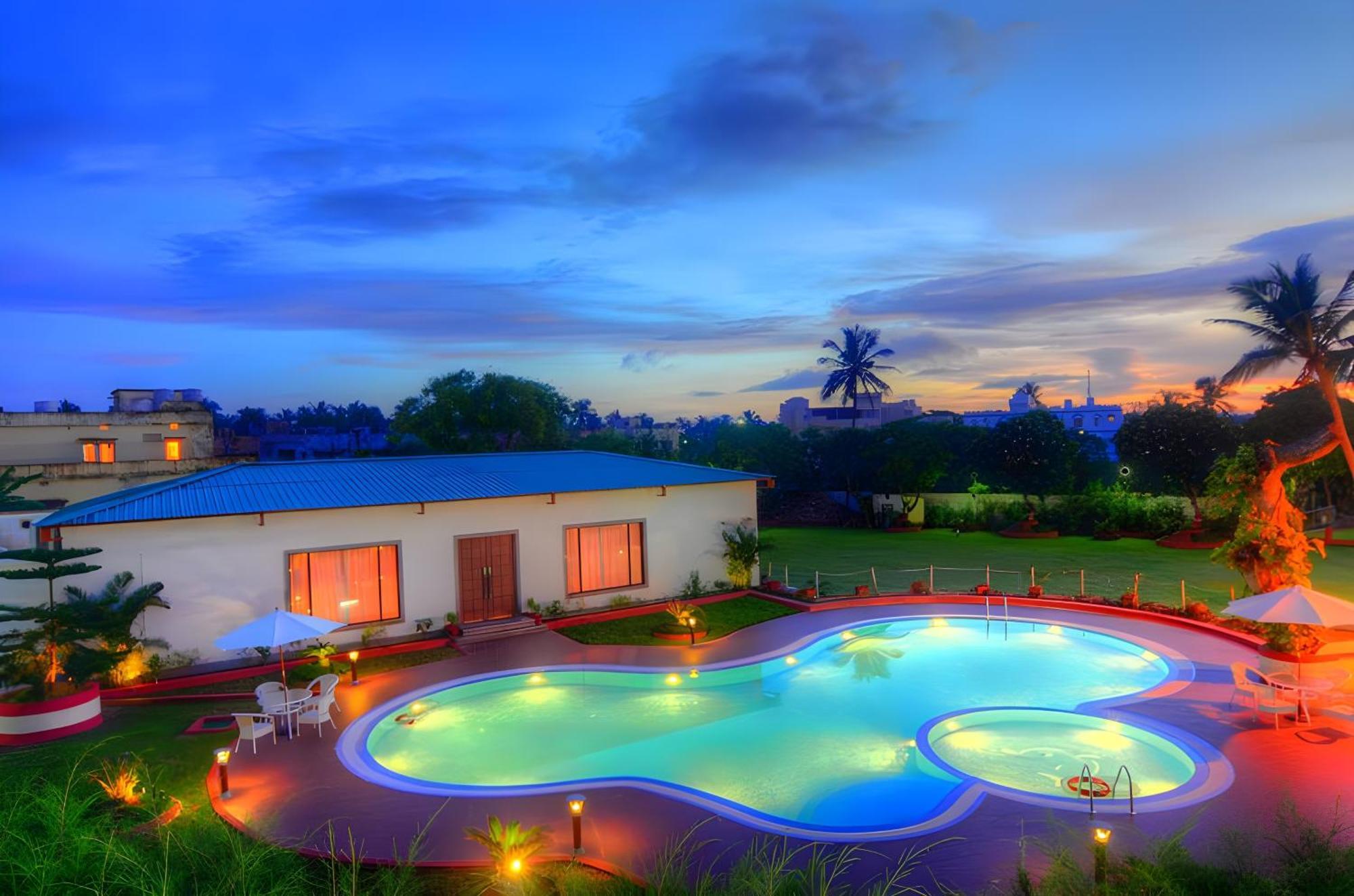 Chanakya Bnr Hotel Puri Ngoại thất bức ảnh